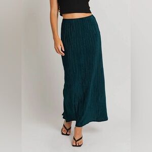 Maxi pleated skirt (Size S) elastic waistband